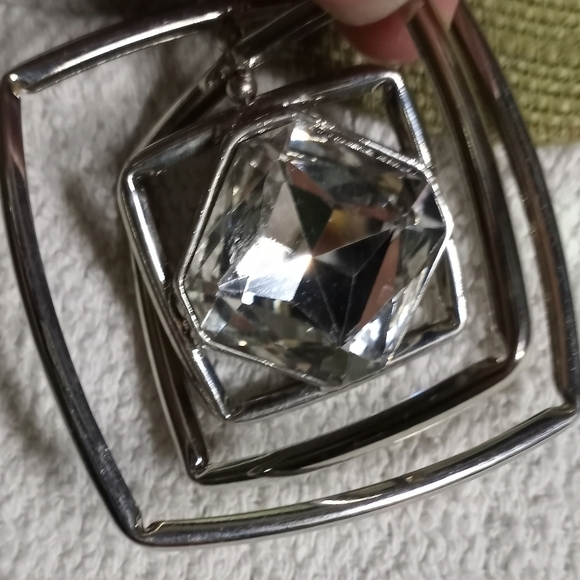 Large silvertone Crystal Square movable necklace black cord - Picture 5 of 6